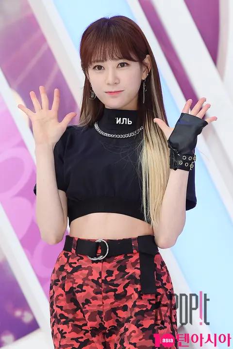 Cherry Bullet, Bora — The Fact Inta