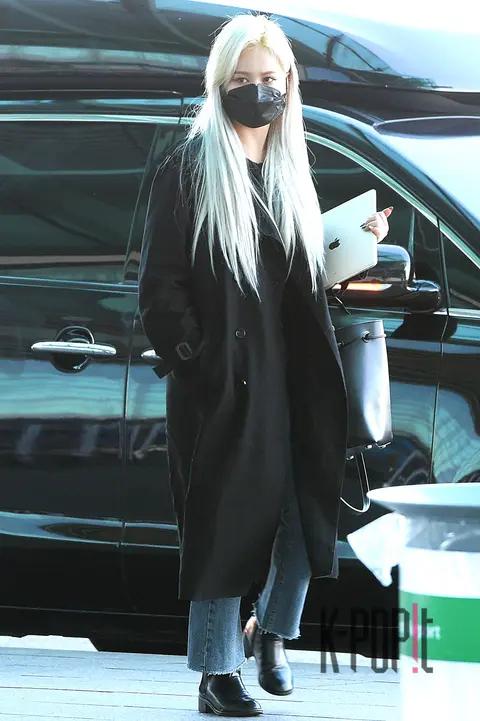 EVERGLOW, Lee Woo — Airport