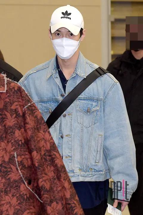 NCT 127, Do-young — Airport