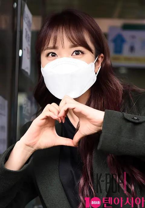 Hong Jin-young — Early Voting