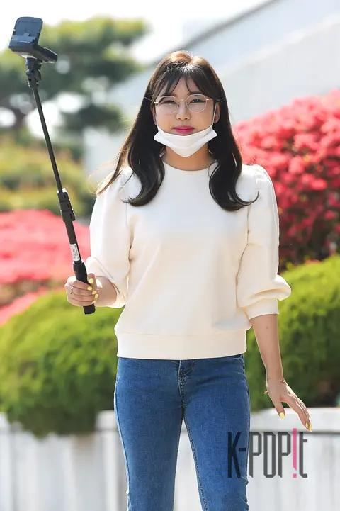 Song Ga-in — Yu Huiyeol's Sketchbook Arrival
