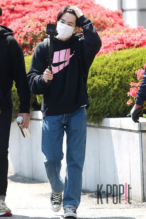 Suho (EXO) — Yu Huiyeol's Sketchbook Arrival