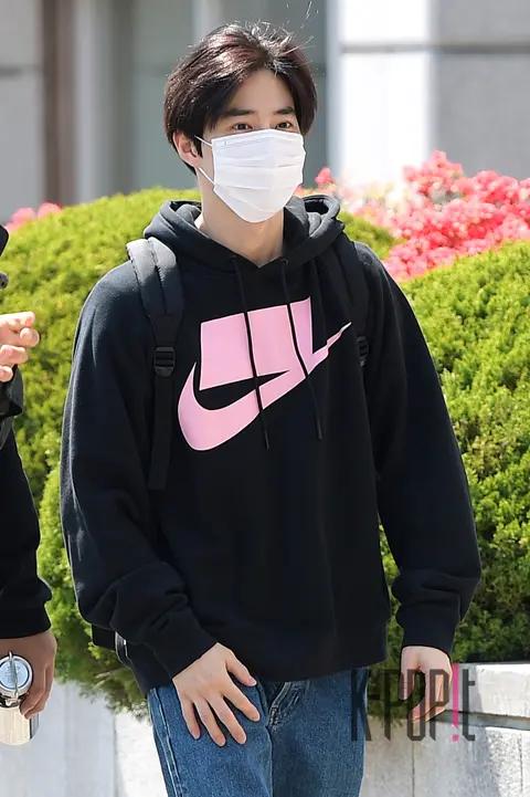 Suho — Yu Huiyeol's Sketchbook Arrival
