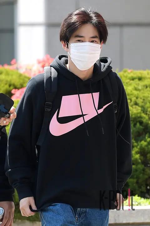 Suho (EXO) — Yu Huiyeol's Sketchbook Arrival