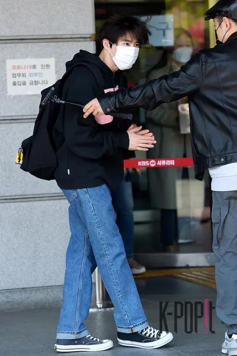 Suho (EXO) — Yu Huiyeol's Sketchbook Arrival