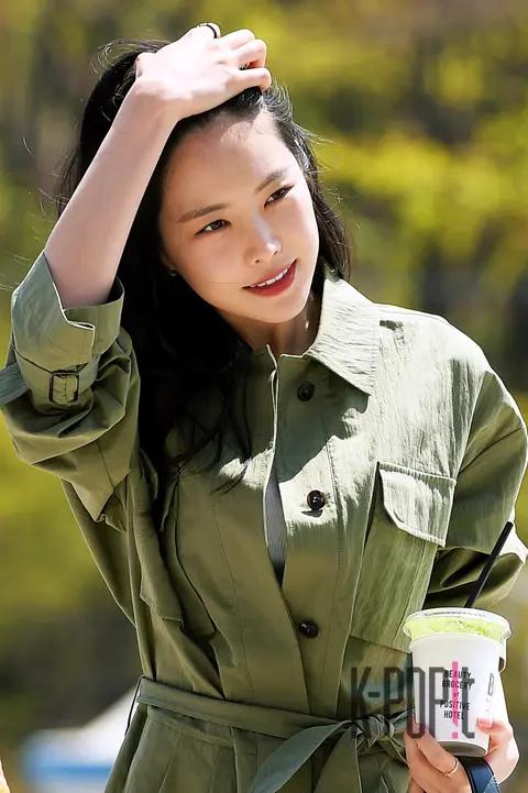 Apink, Son Na-eun — Jung Eun-ji's Music Square Arrival