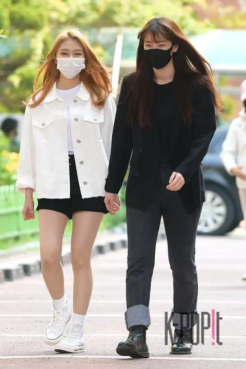 Rocket Punch, Yoon Kyung, Suyoon — Seoul Dong-gyo Elementary School Polling Station