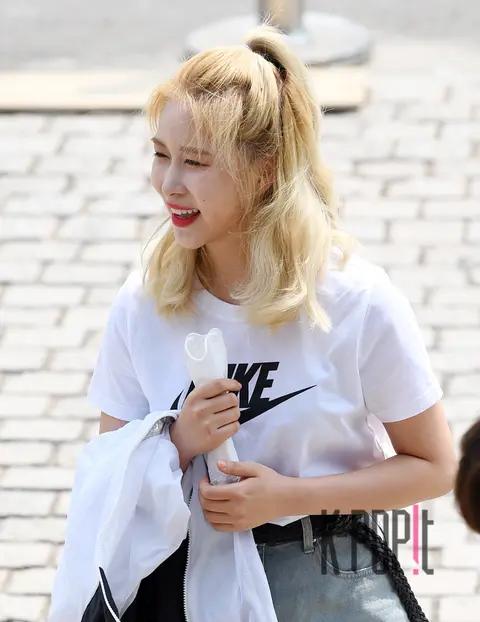 WJSN, Dayoung — Radio Arrival