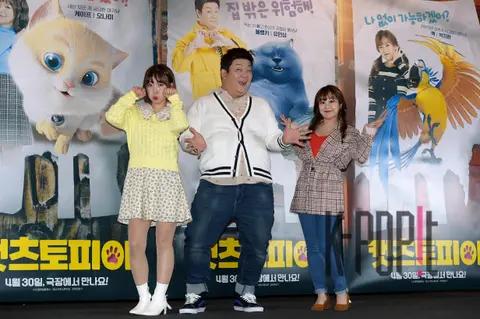 Group Photo 2 — Catsutopia Press Screening