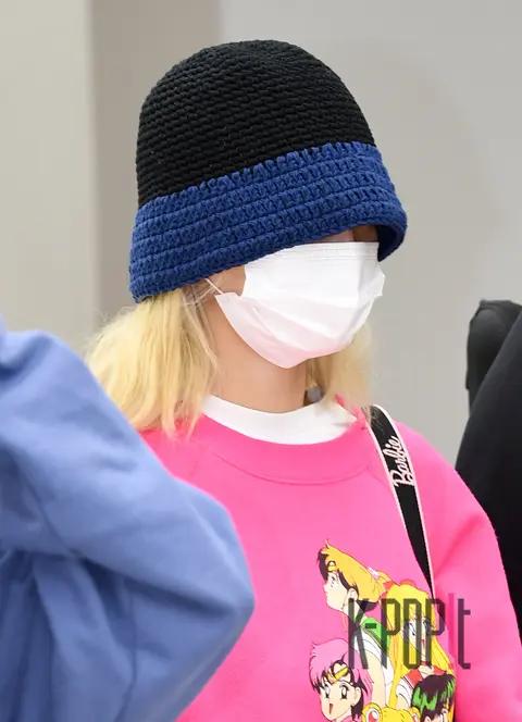TWICE, Momo (TWICE) — Airport