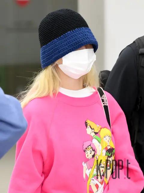 TWICE, Momo (TWICE) — Airport