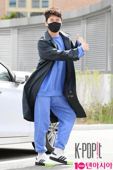 Young Tak — Mr. Trot Knowing Bros — 2020-04-30