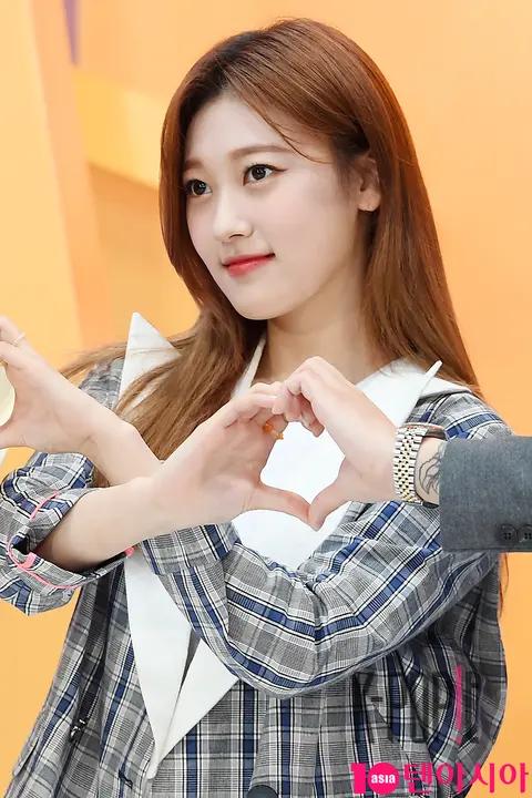 LOONA, Choi Ri 3 — The Fact Inta