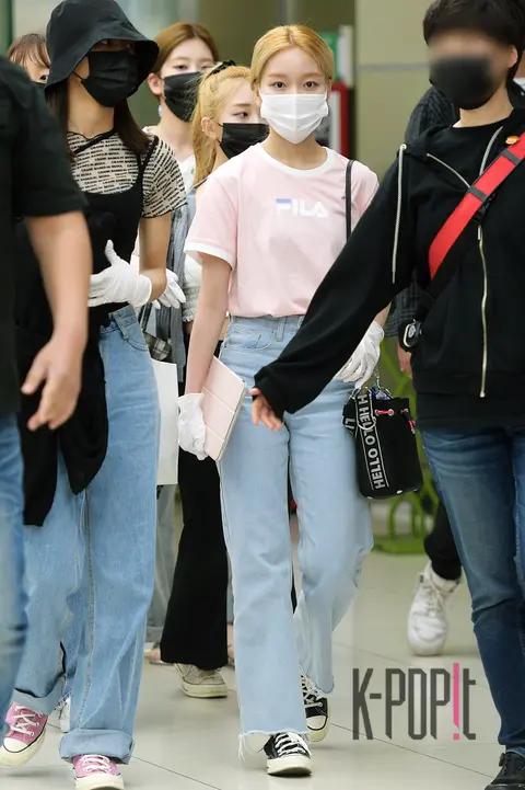 LOONA, Go Won — Airport