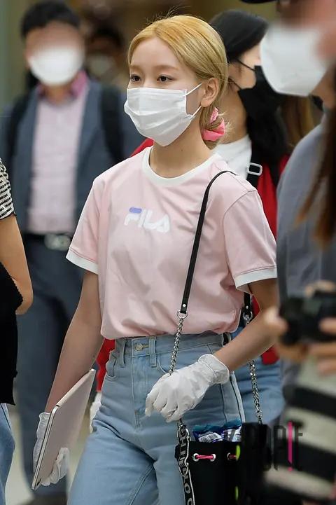 LOONA, Go Won — Airport