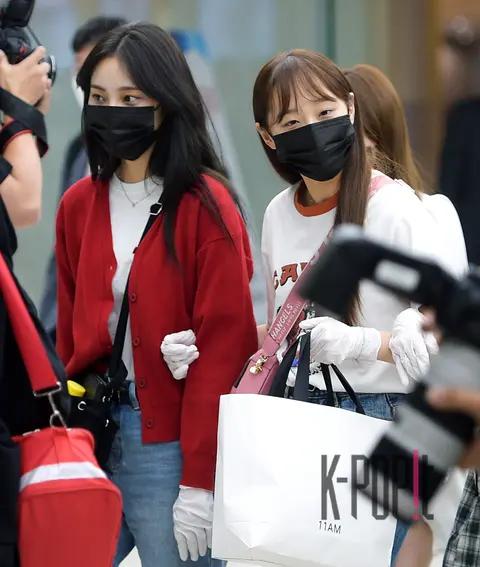 LOONA, Jinsol, Chuu — Airport