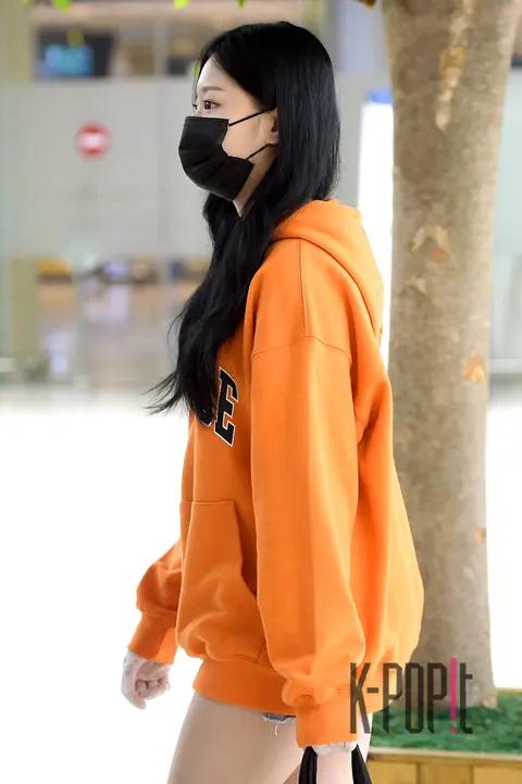 LOONA, Hyun-jin — Airport