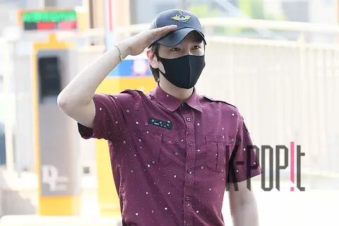 Jang Keun-suk 5 — Jang Keun-suk Military Discharge