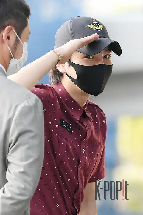 Jang Keun-suk 8 — Jang Keun-suk Military Discharge