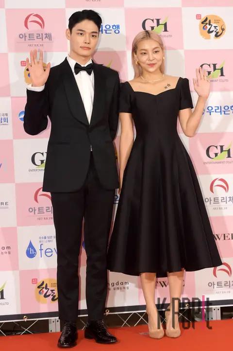 Jung Hyuk, Song Hae-na — 56th Grand Bell Awards