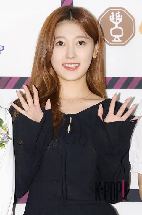 LOONA, Choe Ri — 2020 Brand Customer Loyalty Awards