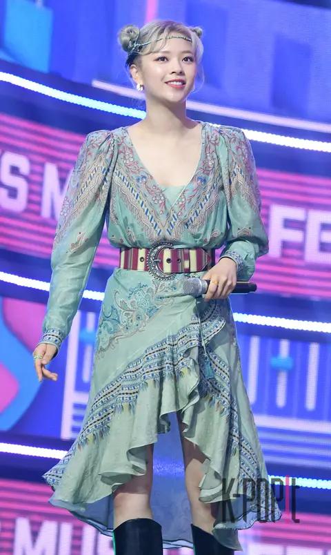 TWICE, Sana — Show Champion