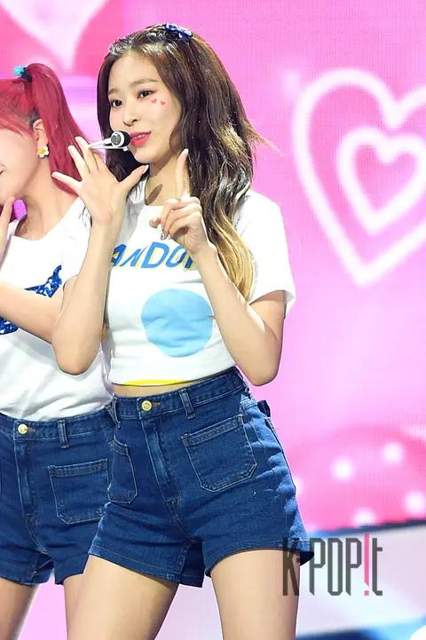 IZ*ONE, Kim Min-joo — Show Champion