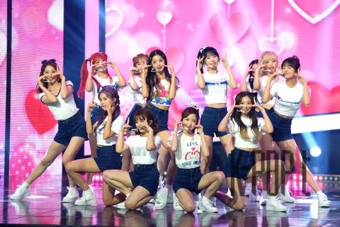 IZ*ONE — Show Champion