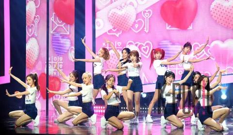 IZ*ONE — Show Champion