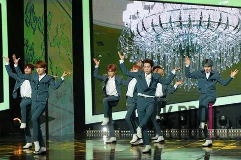 ELLAST — Show Champion