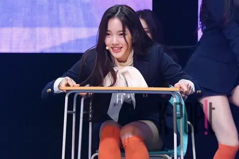 Weeekly, Lee Su-jin — Showcase