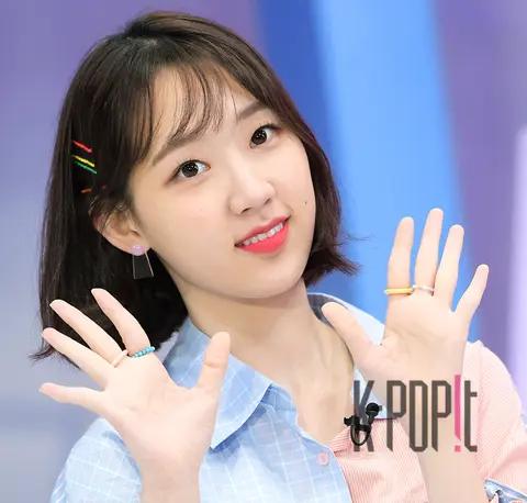 Weeekly, Shin Ji-yoon — The Fact Inta