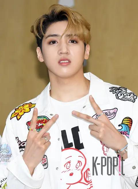 Wooseok (PENTAGON) — Golden Way Book Concert