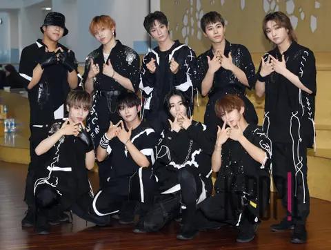 DARKB — Golden Way Book Concert