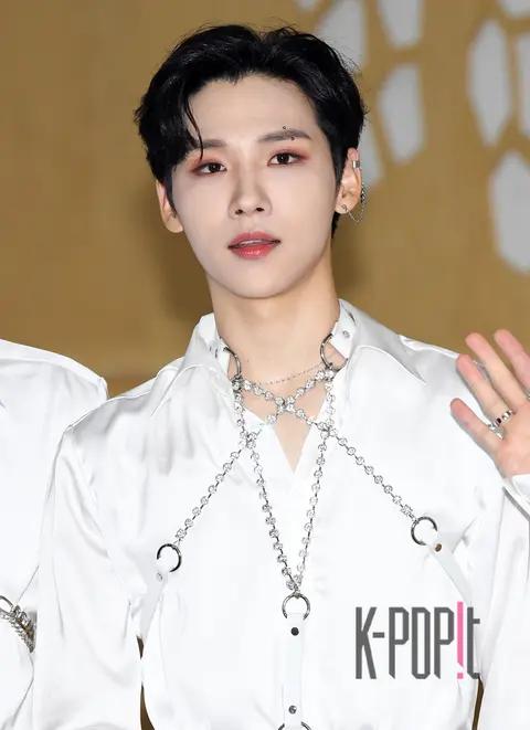 Jun Woong (AB6) — Golden Way Book Concert — 2020-08-04