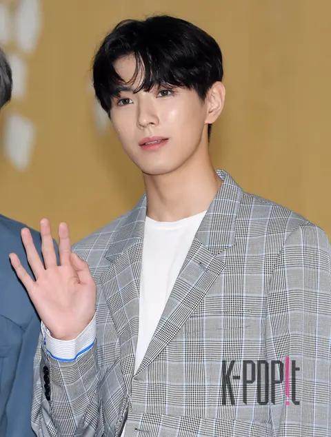 Yong Hee (CIX) — Golden Way Book Concert