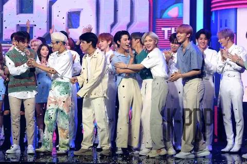 ATEEZ — Show Champion