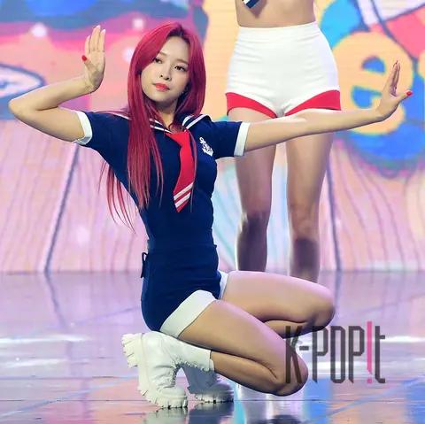 APRIL, Yena — Show Champion