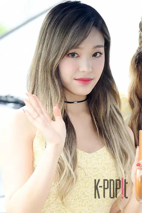 Rachel (APRIL) — Quiz Over Idol Arrival