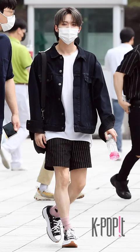 PENTAGON, Hui — Radio Arrival