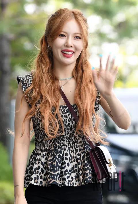 HyunA — Radio Star Arrival