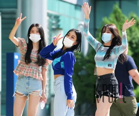 CLC — Two O'Clock Escape Cult Two Show Arrival