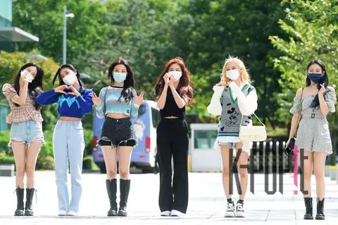 CLC — Two O'Clock Escape Cult Two Show Arrival