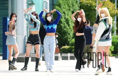 CLC — Two O'Clock Escape Cult Two Show Arrival