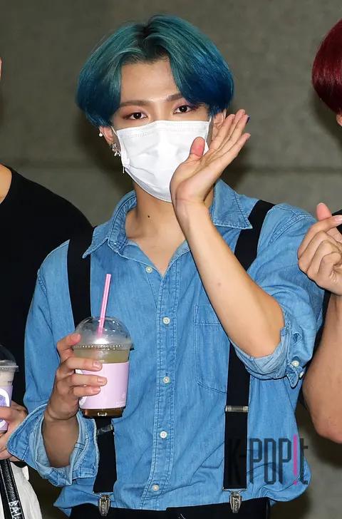 ATEEZ, Kim Hong-joong — Show Champion Arrival