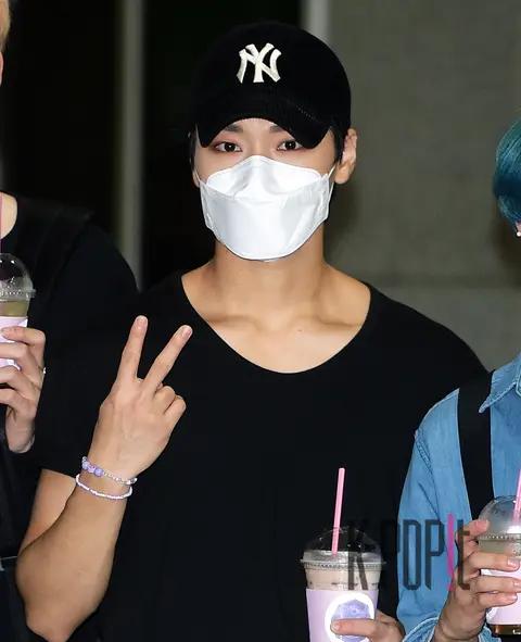 ATEEZ, San — Show Champion Arrival