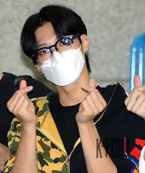 ATEEZ, Woo Young — Show Champion Arrival