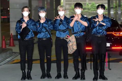 SEVEN O'CLOCK — Show Champion Arrival