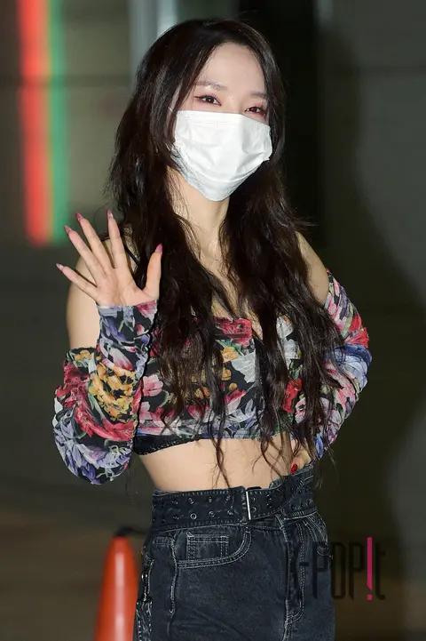 Jeon Ji-yoon — Show Champion Arrival