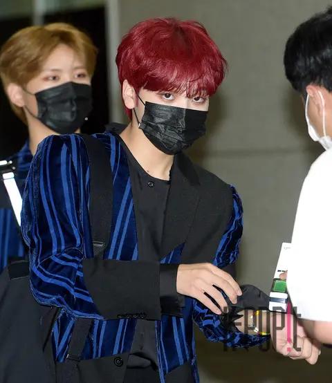 CRAVITY, Hyung-joon — Show Champion Arrival